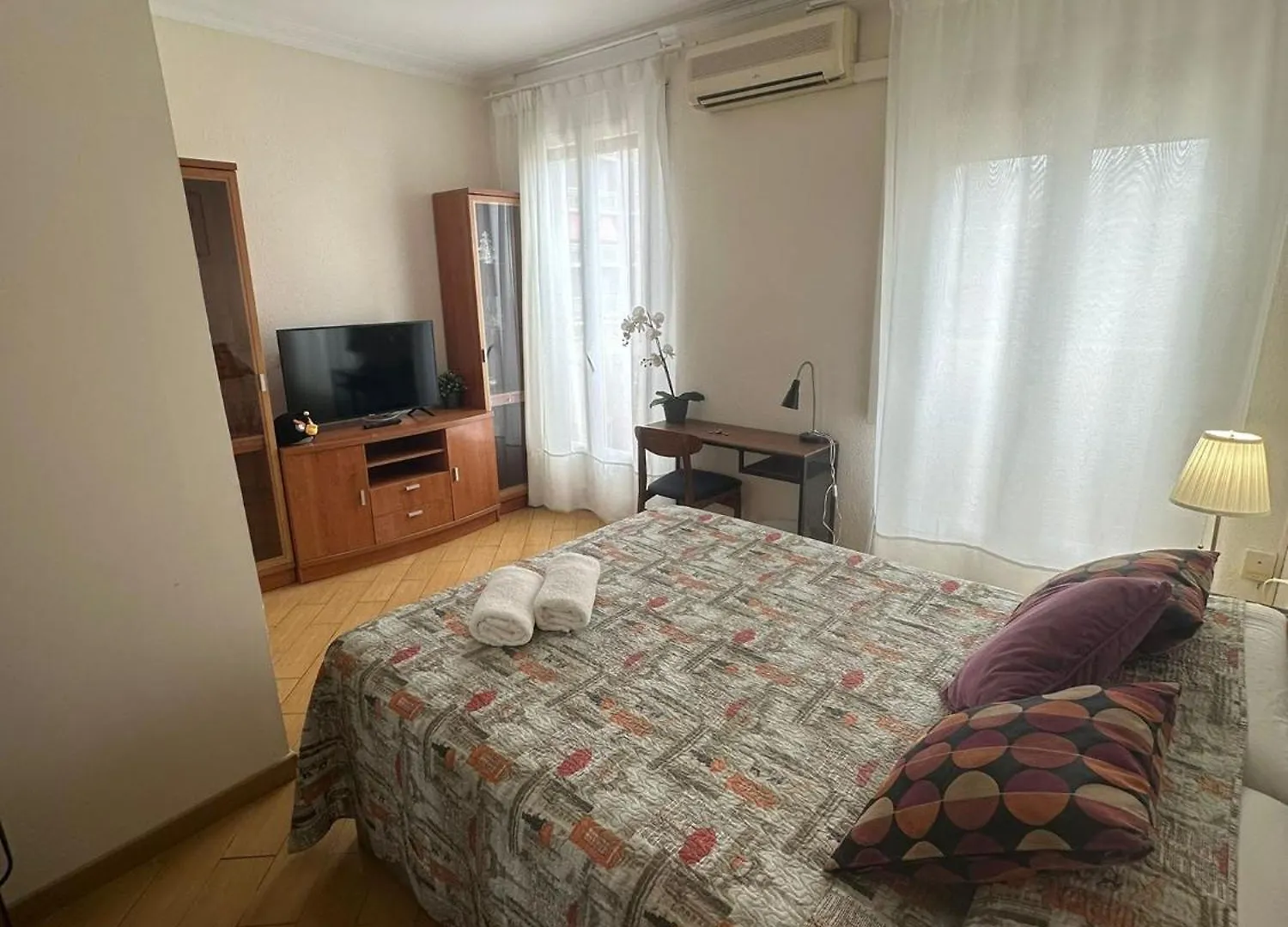 Valencia Habitaciones Βαρκελώνη Bed and Breakfast